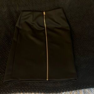 Vince camuto pencil skirt with gold zipper in all black size small